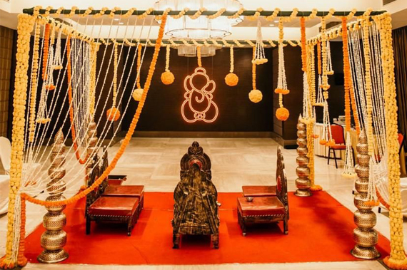 Intimate private event lighting and décor