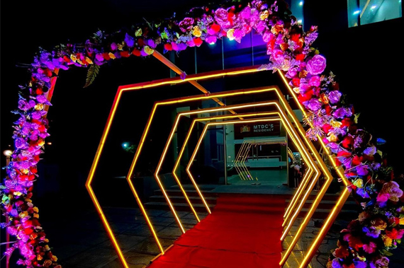 Intimate private event lighting and décor